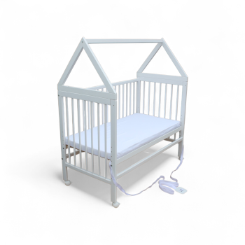 Preview: Kinderbett - Beistellbett - Babybett Haus 120x60cm mit Matratze Gurt und Rädern weiss