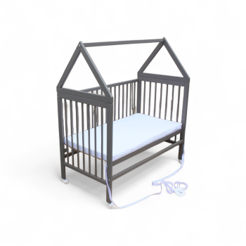 Kinderbett - Beistellbett - Babybett Haus 120x60cm mit Matratze Gurt und Rädern grau