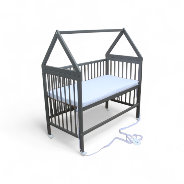 Kinderbett - Beistellbett - Babybett Haus 120x60cm mit Matratze Gurt und Rädern grau